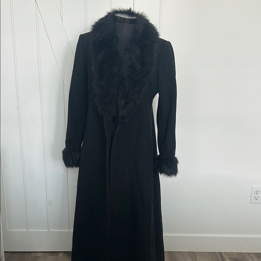 Vintage Elegant Black Fur-Trimmed Women's Coat